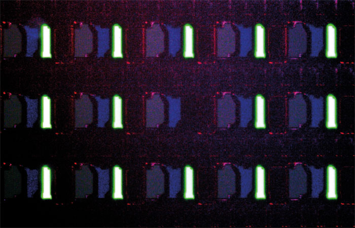 Schattenseiten der OLED-Technik: Wie seine Brüder hat auch der 55 EG 9209 mit Subpixel-Fehlern (defekte Bildpunkte) sowie Einbrenneffekten zu kämpfen.