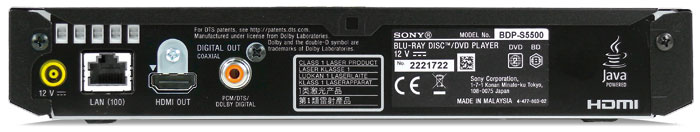 Analog ade: Neben HDMI verfügt der Sony BDP-S 5500 nur über einen digitalen Tonausgang in elektrischer Form (Koaxial), eine LAN-Buchse und einen 12-Volt-Anschluss für das externe Netzteil. 