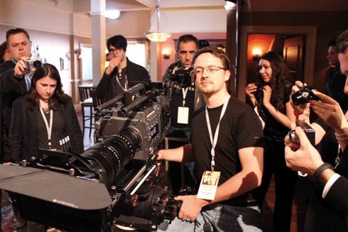 Aufschlussreicher Dreh inklusive anschließender Sichtung des Filmclips: audiovision-Testchef Florian Friedrich hinter der 4k-Kamera Sony F65.