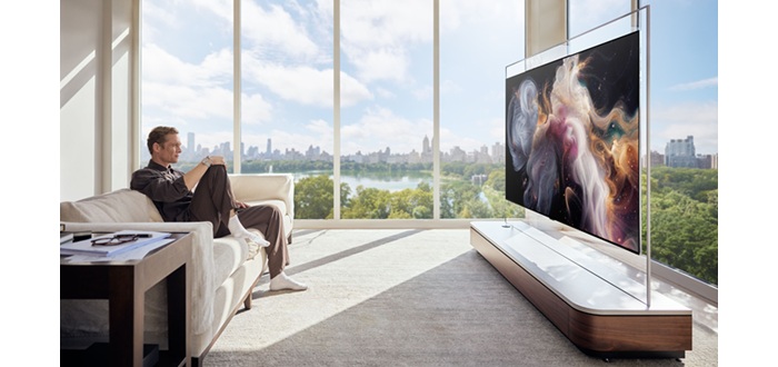 Neue Kampagne für den LG OLED evo W6 Wallpaper TV